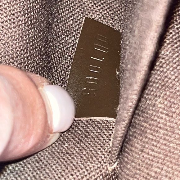 ⚡️⚡️‼️💲SALE⚡️⚡️Louis Vuitton Vintage crossbody Taiga Pochette Kurgan M32448 - Picture 10 of 12